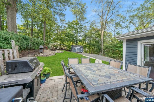 22 Bannehr Street, Oakland, NJ 07436