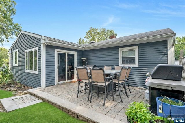 22 Bannehr Street, Oakland, NJ 07436