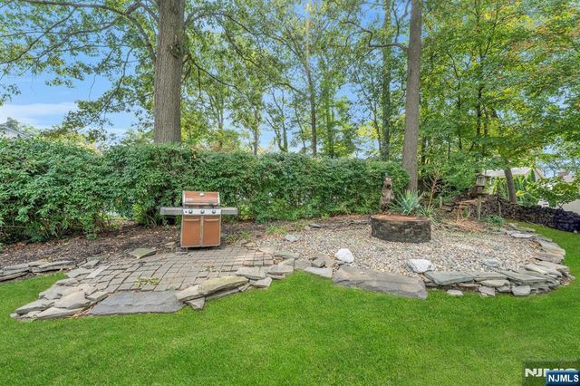 22 Bannehr Street, Oakland, NJ 07436