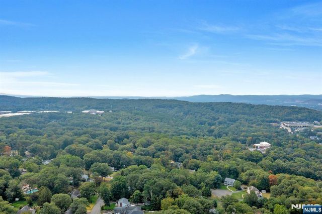 22 Bannehr Street, Oakland, NJ 07436