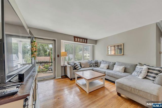 22 Bannehr Street, Oakland, NJ 07436