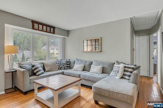 22 Bannehr Street, Oakland, NJ 07436