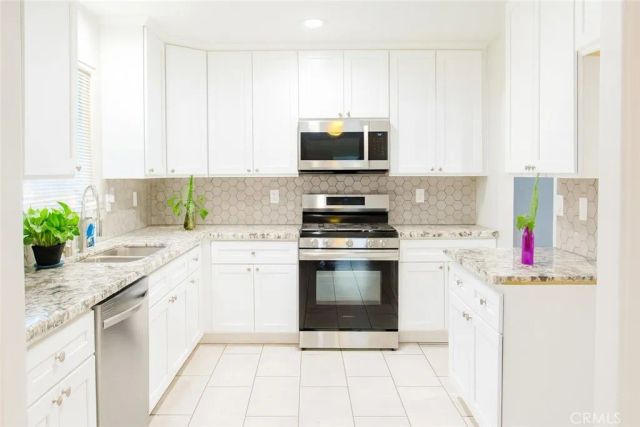 16965 Palm, Hesperia, CA 92345