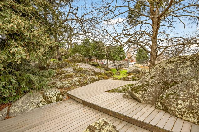 668 N Main Street, Ashland, OR 97520