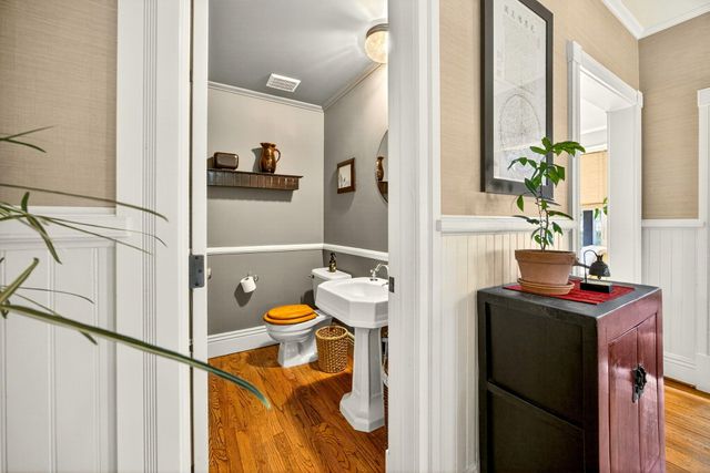 668 N Main Street, Ashland, OR 97520