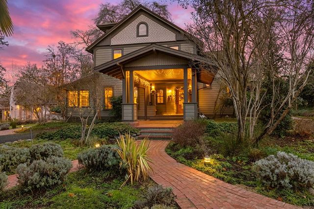 668 N Main Street, Ashland, OR 97520