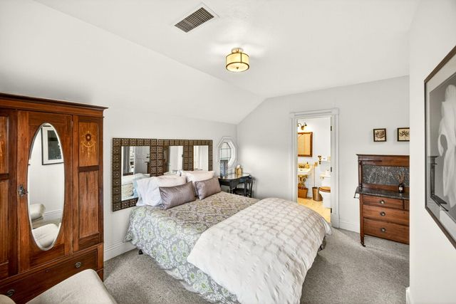 668 N Main Street, Ashland, OR 97520