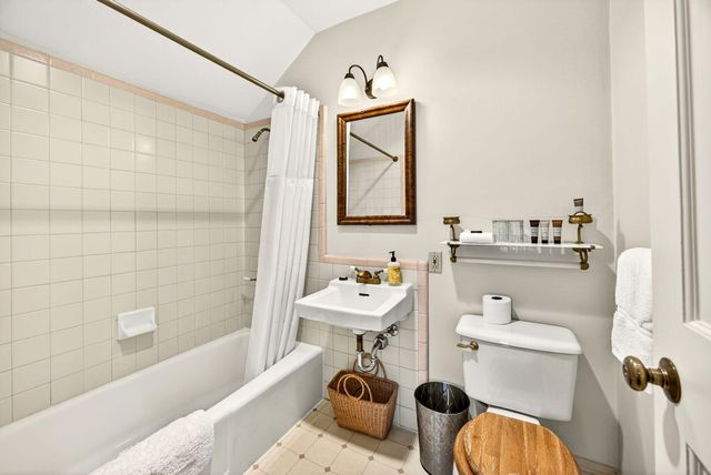 668 N Main Street, Ashland, OR 97520