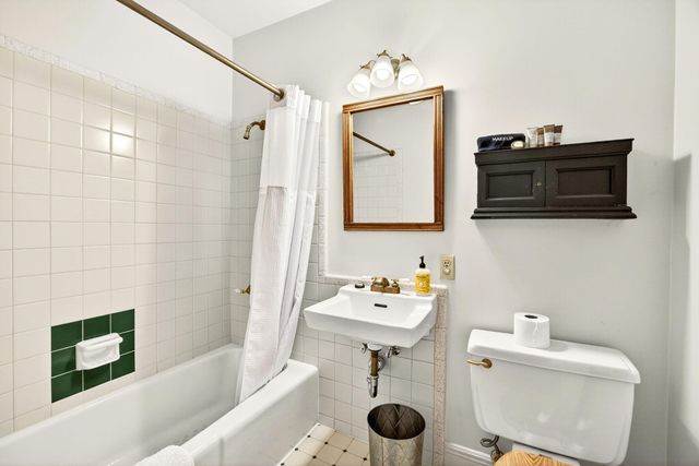 668 N Main Street, Ashland, OR 97520