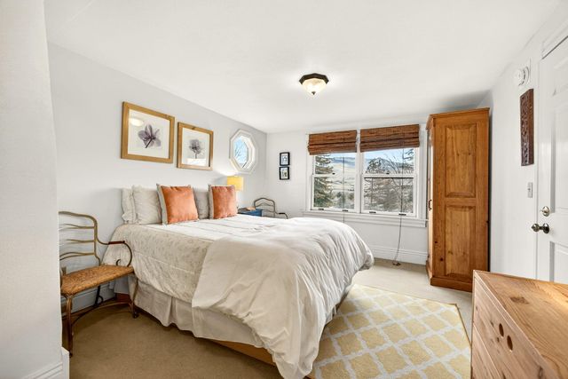 668 N Main Street, Ashland, OR 97520