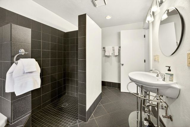 668 N Main Street, Ashland, OR 97520