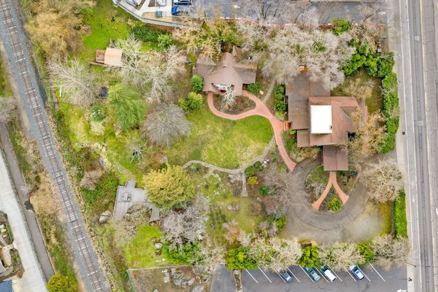 668 N Main Street, Ashland, OR 97520