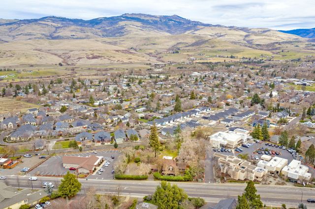 668 N Main Street, Ashland, OR 97520