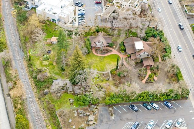 668 N Main Street, Ashland, OR 97520