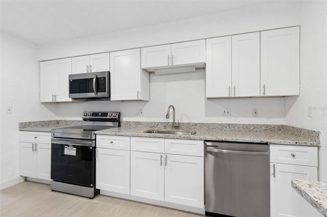 220 NW 33RD AVENUE, Gainesville, FL 32609