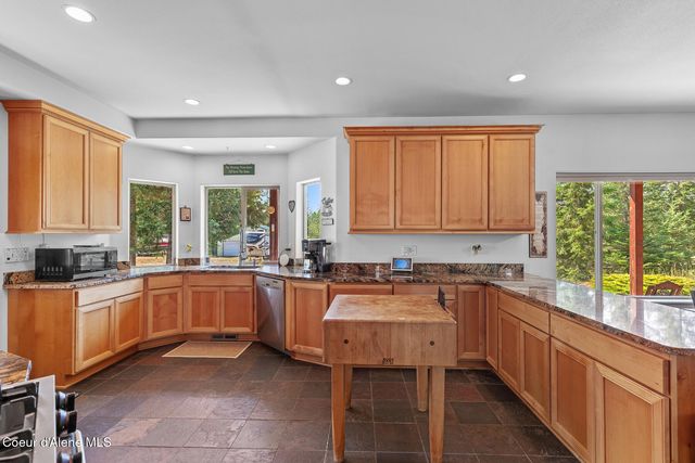 10240 E Howard Rd, Athol, ID 83801