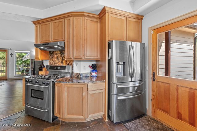 10240 E Howard Rd, Athol, ID 83801