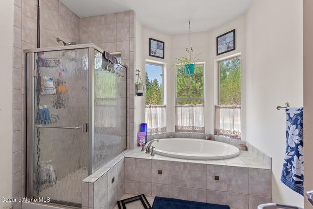 10240 E Howard Rd, Athol, ID 83801