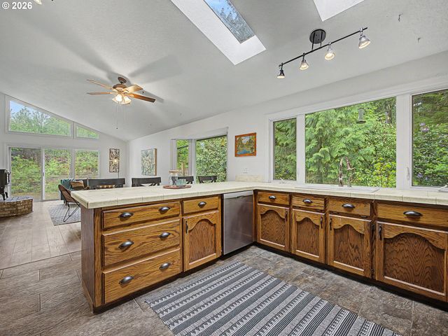51555 E CHERRYVILLE Dr, Sandy, OR 97055