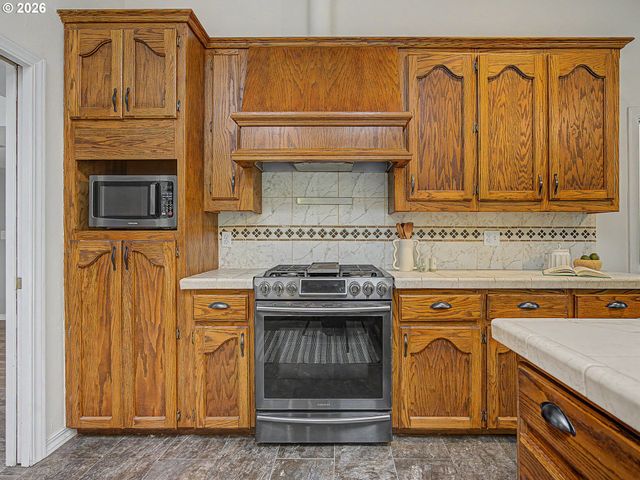 51555 E CHERRYVILLE Dr, Sandy, OR 97055