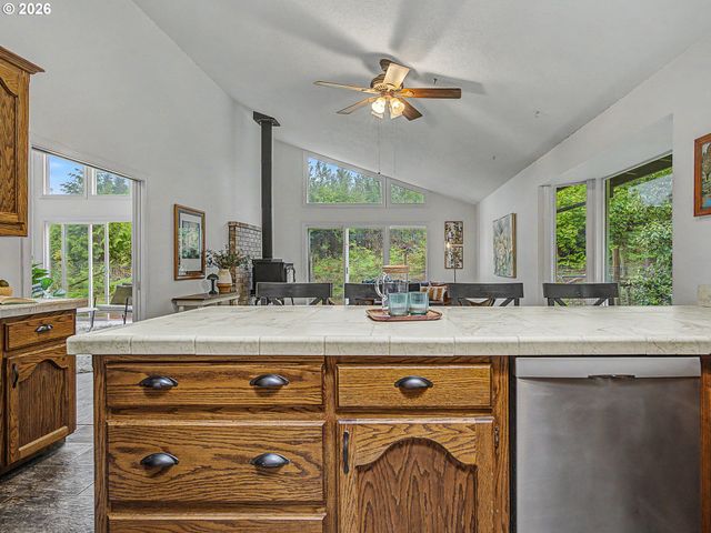51555 E CHERRYVILLE Dr, Sandy, OR 97055