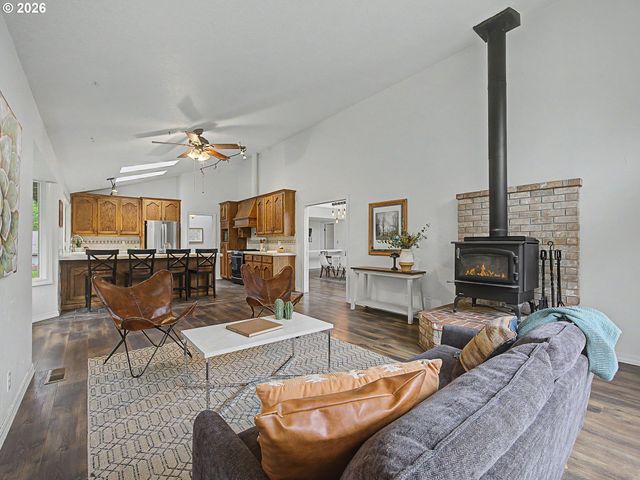 51555 E CHERRYVILLE Dr, Sandy, OR 97055
