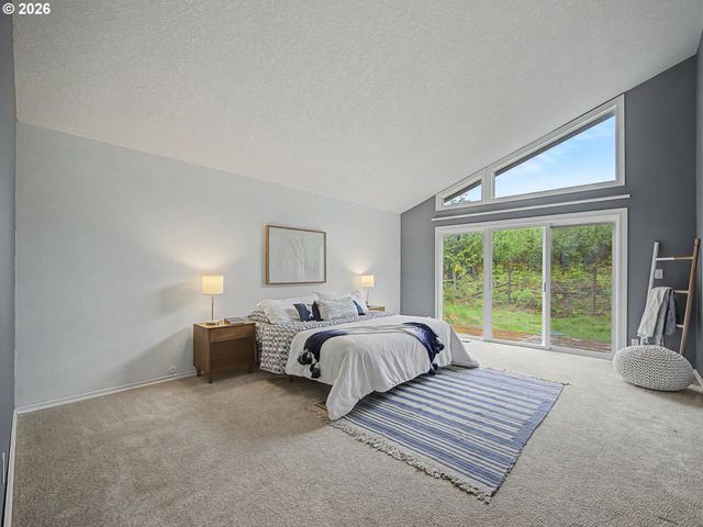51555 E CHERRYVILLE Dr, Sandy, OR 97055