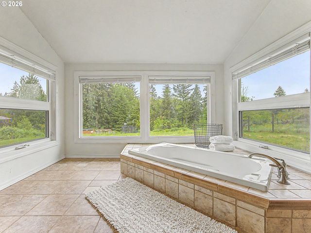 51555 E CHERRYVILLE Dr, Sandy, OR 97055