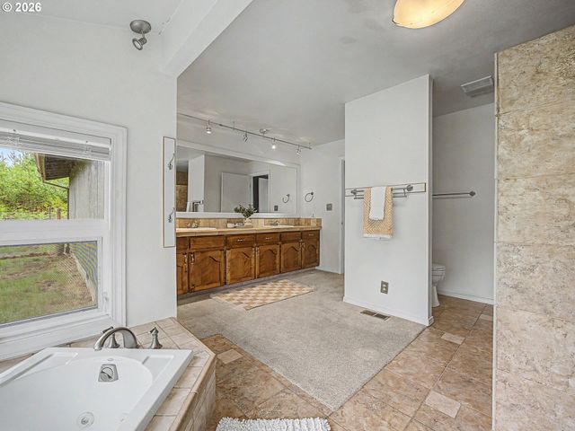 51555 E CHERRYVILLE Dr, Sandy, OR 97055