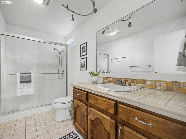 51555 E CHERRYVILLE Dr, Sandy, OR 97055