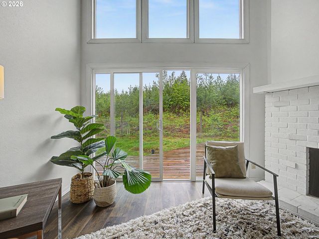51555 E CHERRYVILLE Dr, Sandy, OR 97055