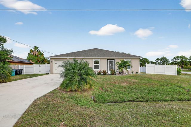 3002 SE East Blackwell Drive, Port St Lucie, FL 34952