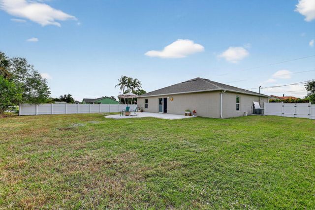 3002 SE East Blackwell Drive, Port St Lucie, FL 34952