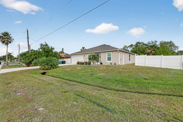 3002 SE East Blackwell Drive, Port St Lucie, FL 34952