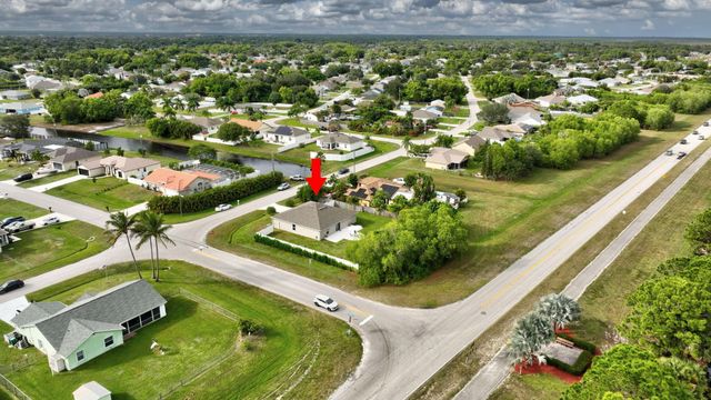 3002 SE East Blackwell Drive, Port St Lucie, FL 34952