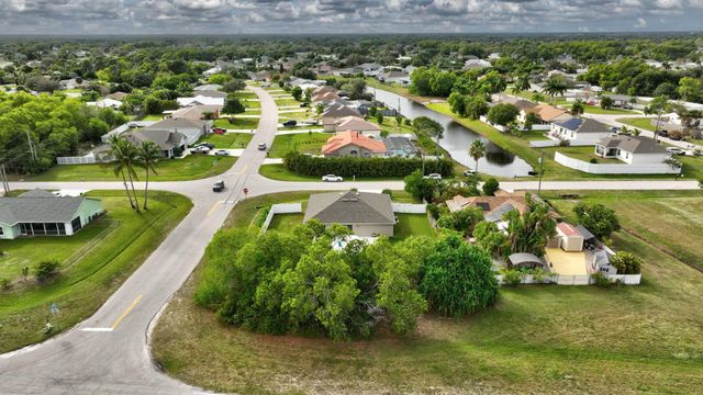 3002 SE East Blackwell Drive, Port St Lucie, FL 34952