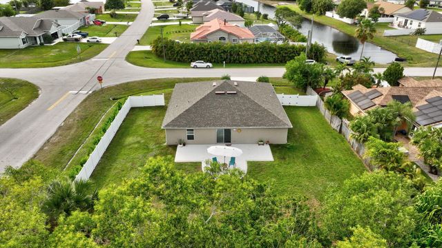 3002 SE East Blackwell Drive, Port St Lucie, FL 34952