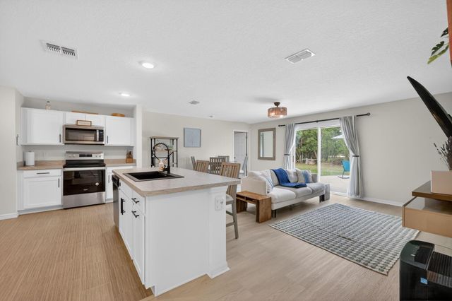 3002 SE East Blackwell Drive, Port St Lucie, FL 34952