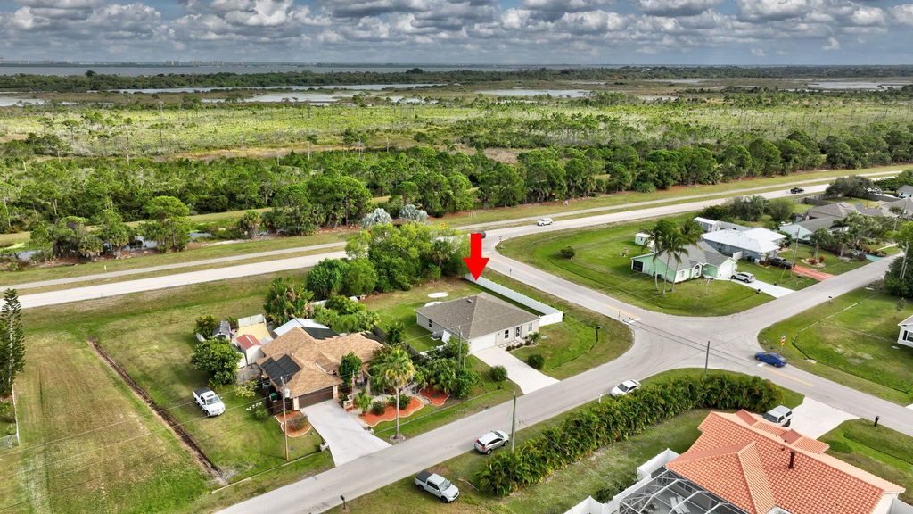 3002 SE East Blackwell Drive, Port St Lucie, FL 34952