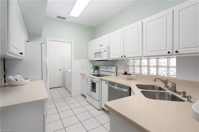 10717 Maui CIR, Estero, FL 33928