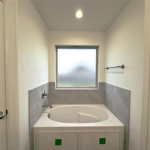 9320 NW 143rd Street, Yukon, OK 73099
