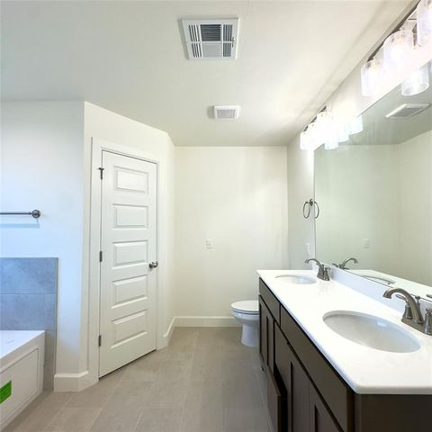 9320 NW 143rd Street, Yukon, OK 73099