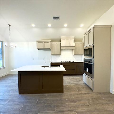 9320 NW 143rd Street, Yukon, OK 73099