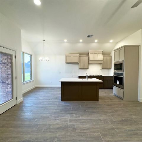 9320 NW 143rd Street, Yukon, OK 73099