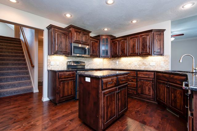 5747 S Winsor Drive, Battlefield, MO 65619