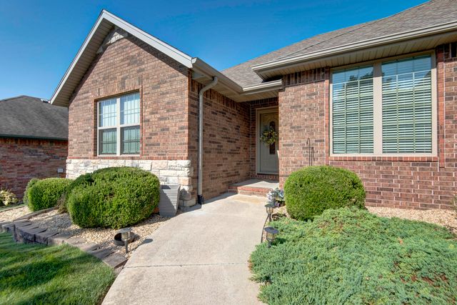 5747 S Winsor Drive, Battlefield, MO 65619