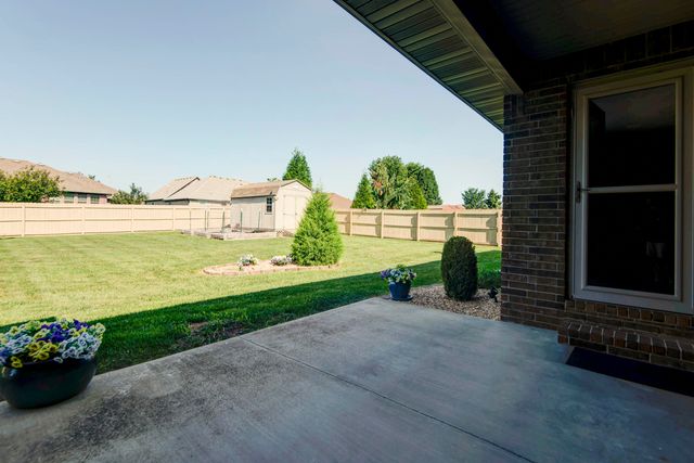 5747 S Winsor Drive, Battlefield, MO 65619