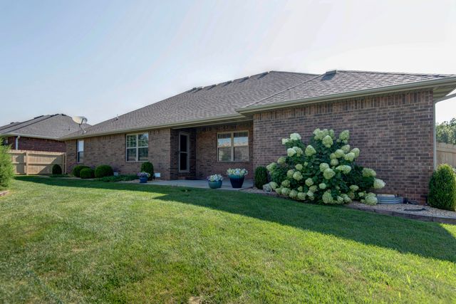 5747 S Winsor Drive, Battlefield, MO 65619