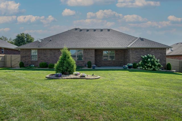 5747 S Winsor Drive, Battlefield, MO 65619