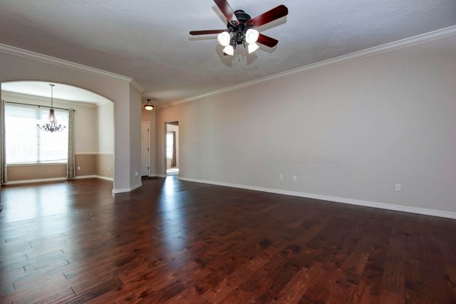 5747 S Winsor Drive, Battlefield, MO 65619